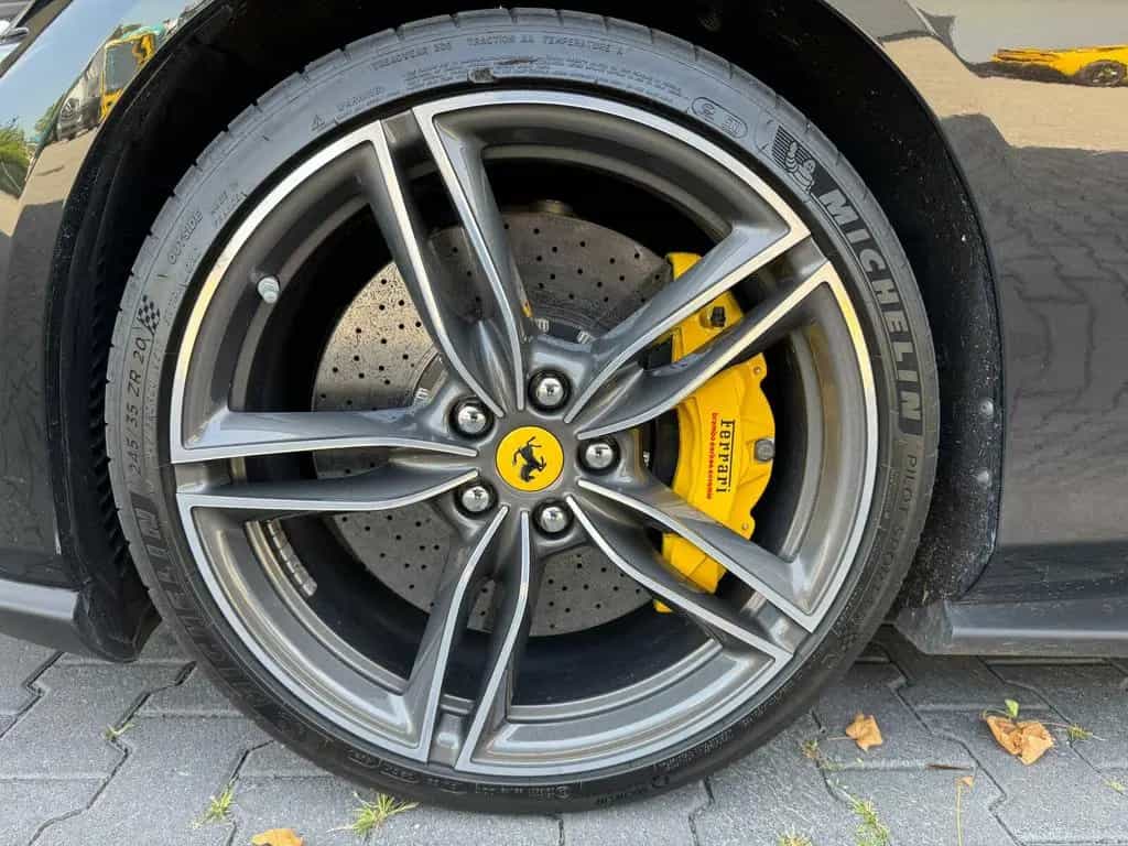 Ferrari Roma Coupe Schwarz 04/2021-photo-23