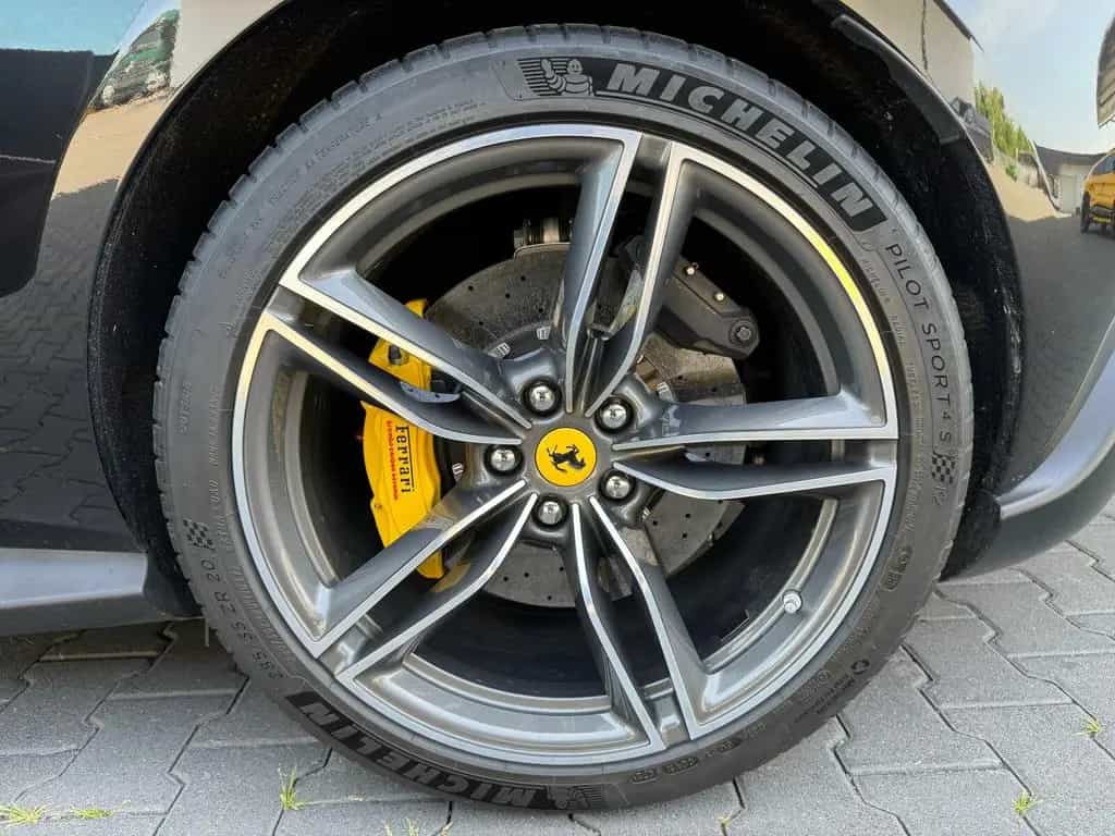 Ferrari Roma Coupe Schwarz 04/2021-photo-24