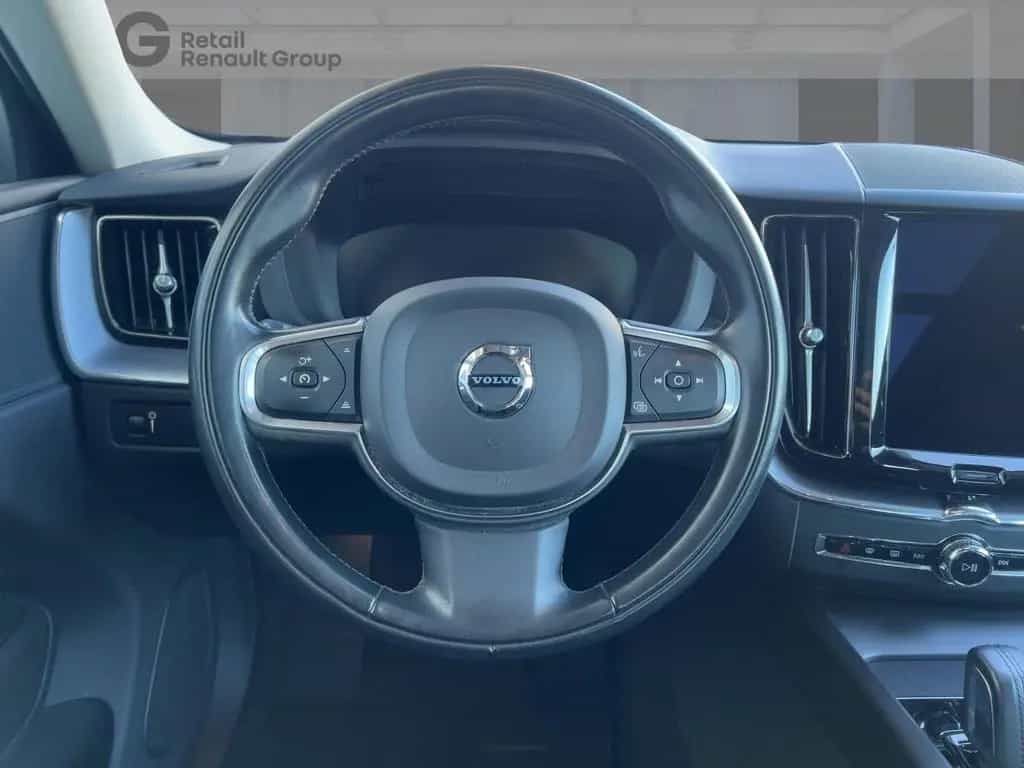 Volvo XC 60 B4 AWD Momentum Pro Mild-Hybrid 10/2020-photo-9