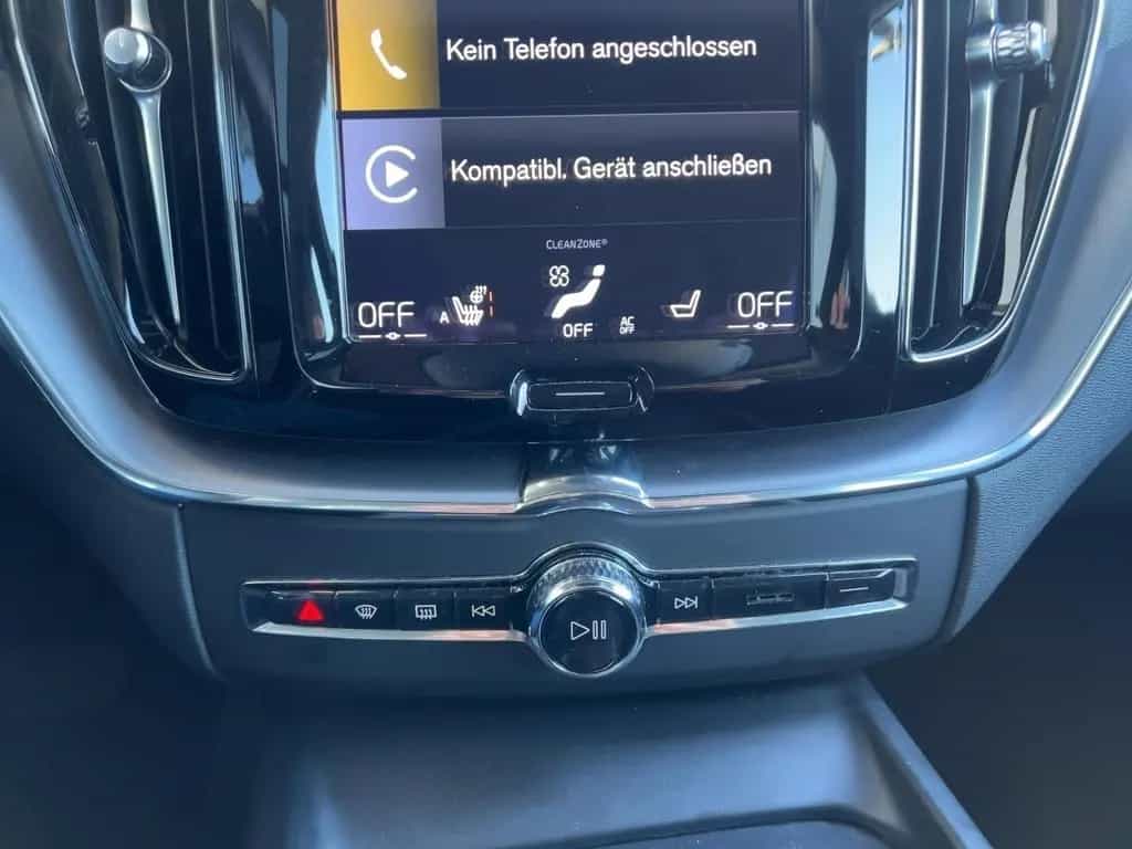 Volvo XC 60 B4 AWD Momentum Pro Mild-Hybrid 10/2020-photo-14