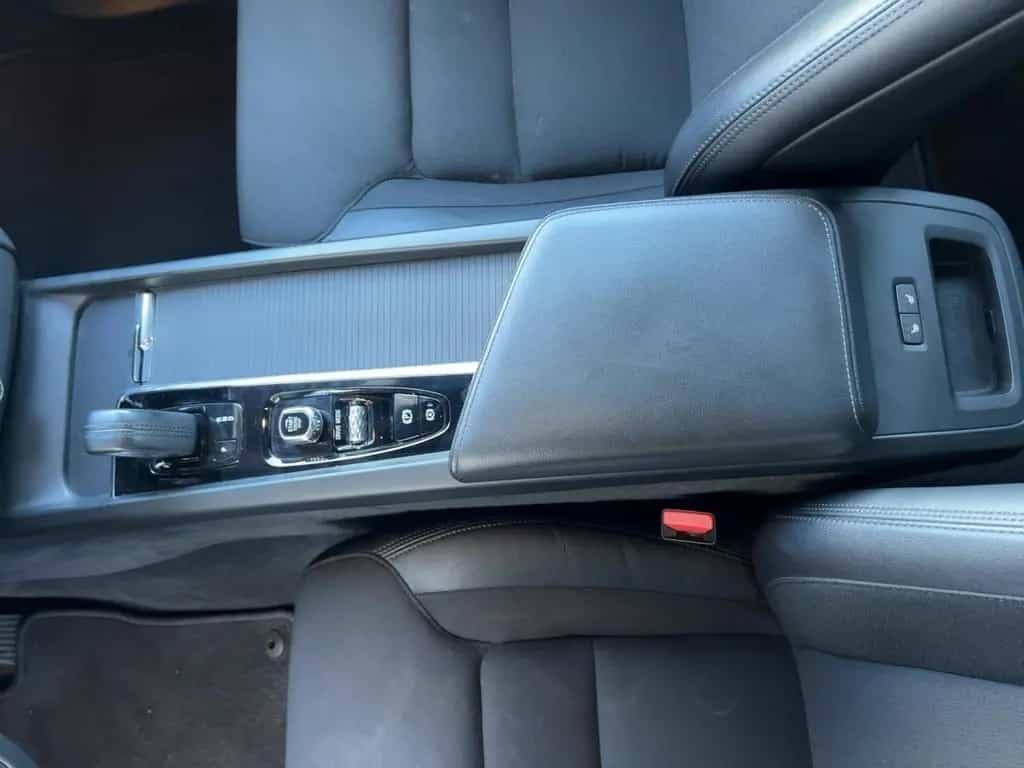 Volvo XC 60 B4 AWD Momentum Pro Mild-Hybrid 10/2020-photo-15