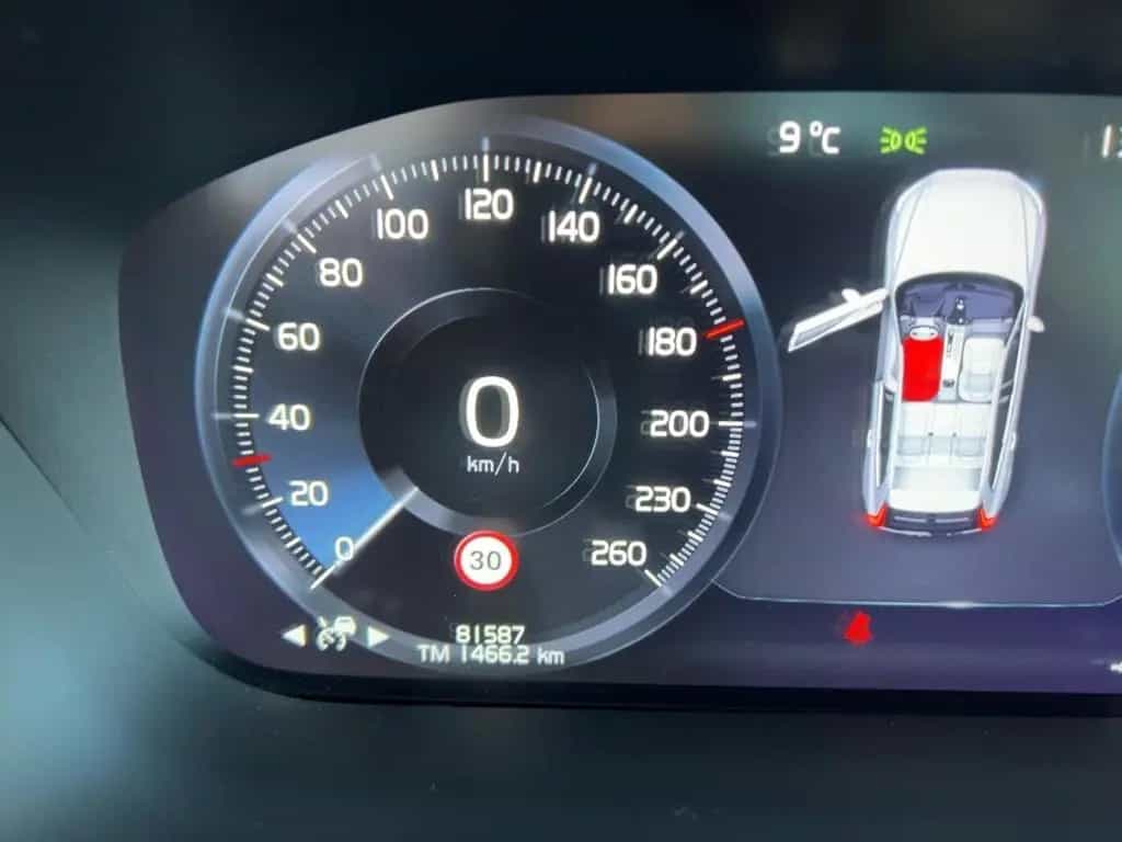 Volvo XC 60 B4 AWD Momentum Pro Mild-Hybrid 10/2020-photo-16