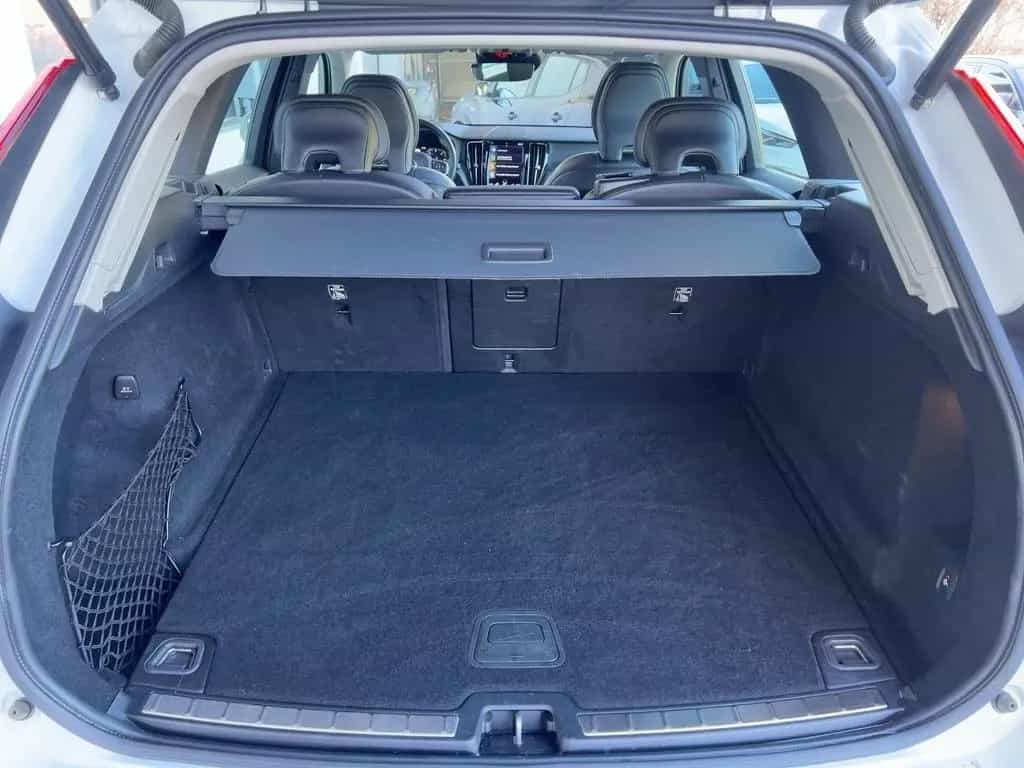 Volvo XC 60 B4 AWD Momentum Pro Mild-Hybrid 10/2020-photo-19