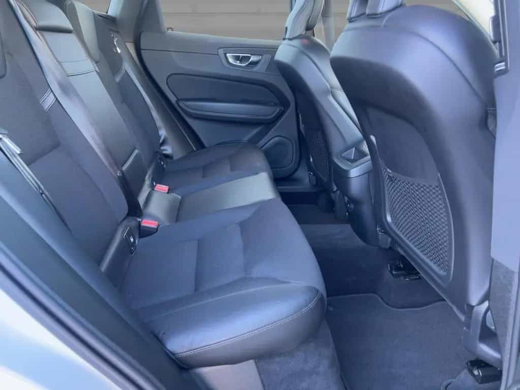 Volvo XC 60 B4 AWD Momentum Pro Mild-Hybrid 10/2020-photo-7