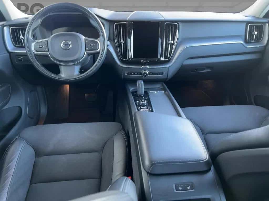 Volvo XC 60 B4 AWD Momentum Pro Mild-Hybrid 10/2020-photo-8