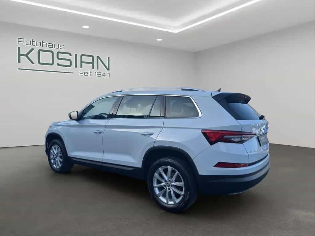 Skoda Kodiaq STYLE 2.0 TSI DSG 4x4 NAVI+AHK+STANDHZG+ 02/2023-photo-2