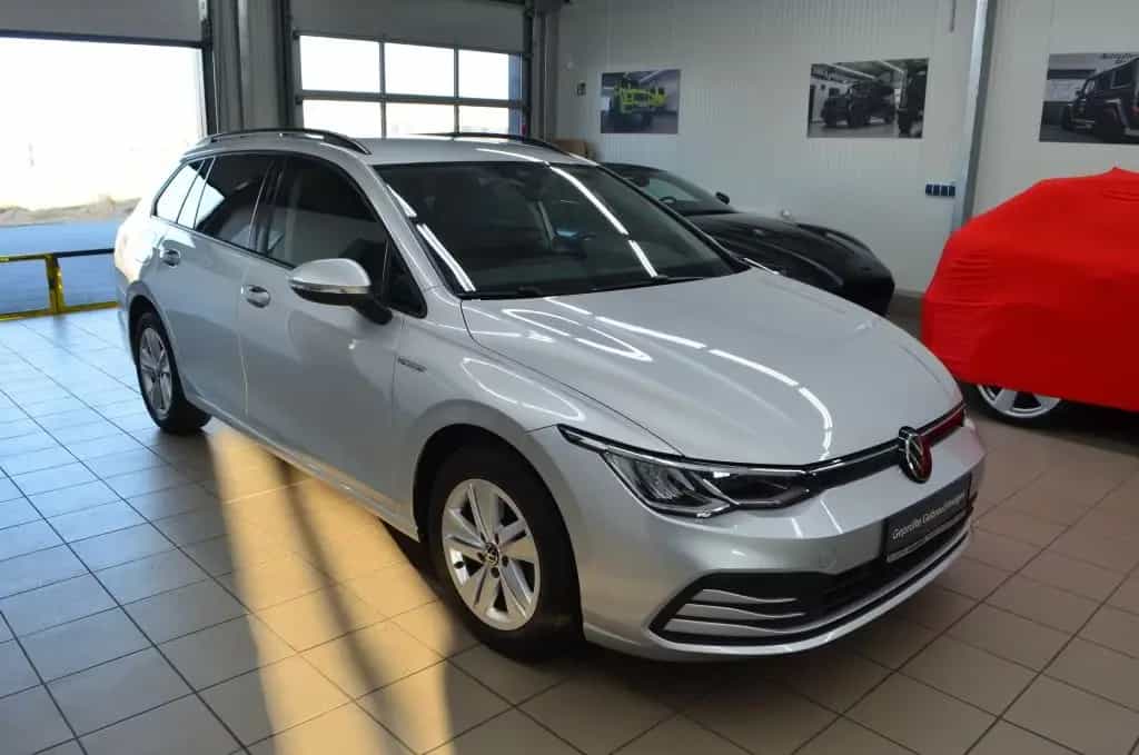Volkswagen Golf Variant 1.0 eTSI OPF DSG Life*ALLWETTER* 06/2021-photo-2