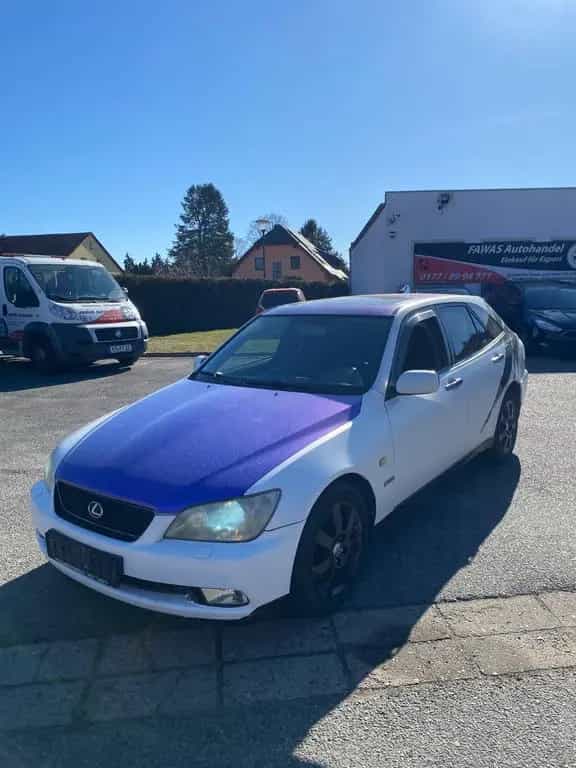 Lexus IS 200 Sport Cross 04/2003-photo-1