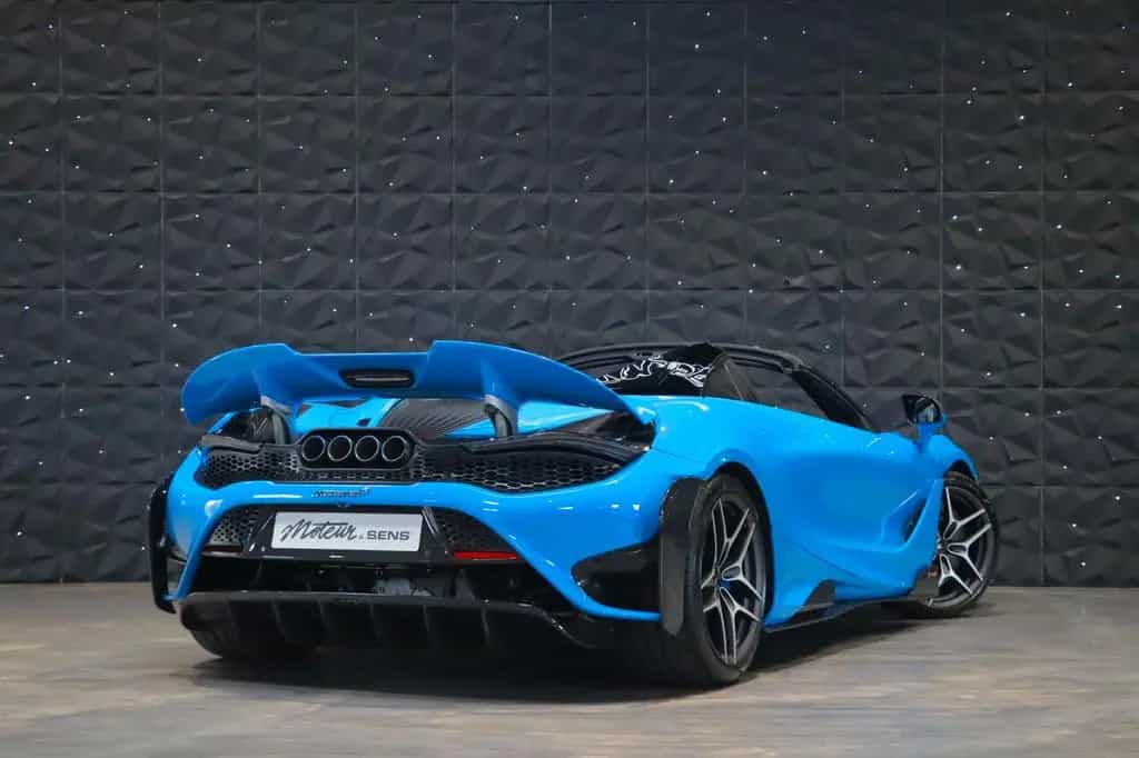 McLaren 765LT Spider - Full Carbon - Lift - B&W 10/2021-photo-1