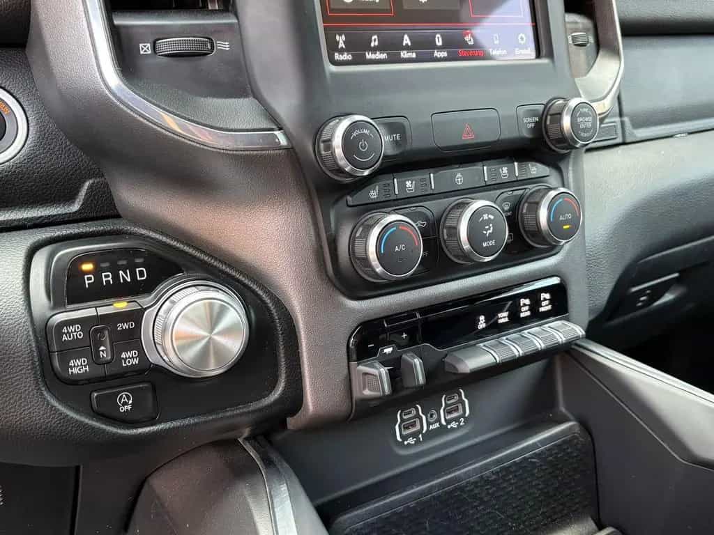 Dodge RAM 1500 5,7 Laramie Sport LPG CrewCab LED AHK 07/2021-photo-21