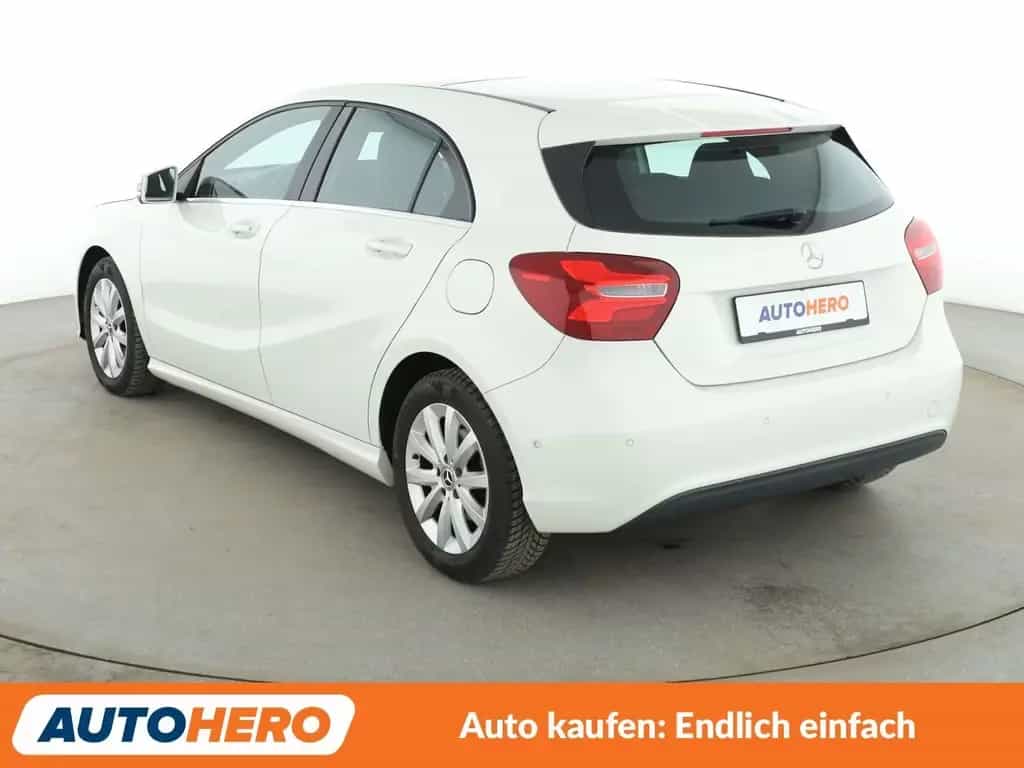 Mercedes-Benz A 180 BlueEfficiency Style*NAVI*LED*PDC 09/2017-photo-3
