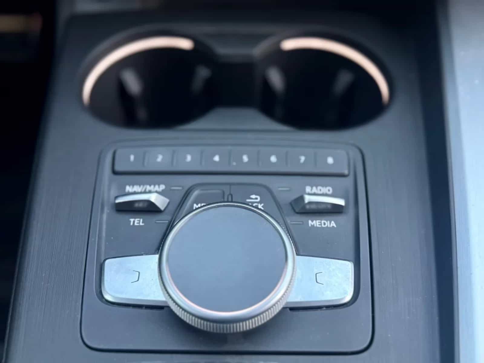 Audi A4 11/2017-photo-16