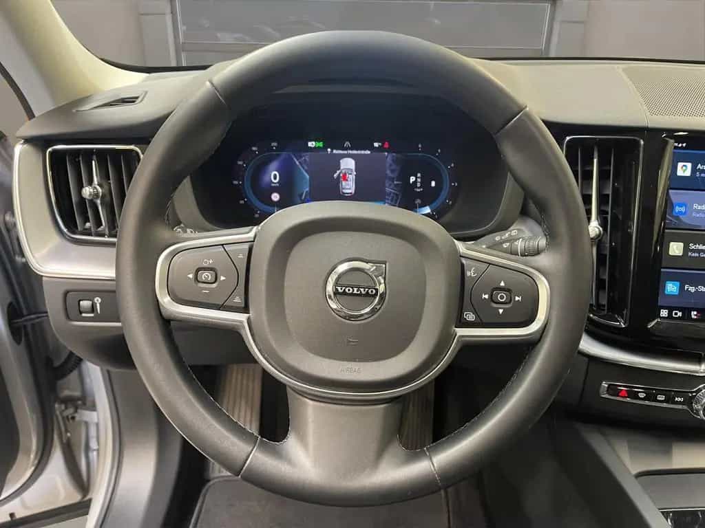 Volvo XC60 B4 (Diesel) Momentum Pro AUT Kam. Navi LED 01/2022-photo-10