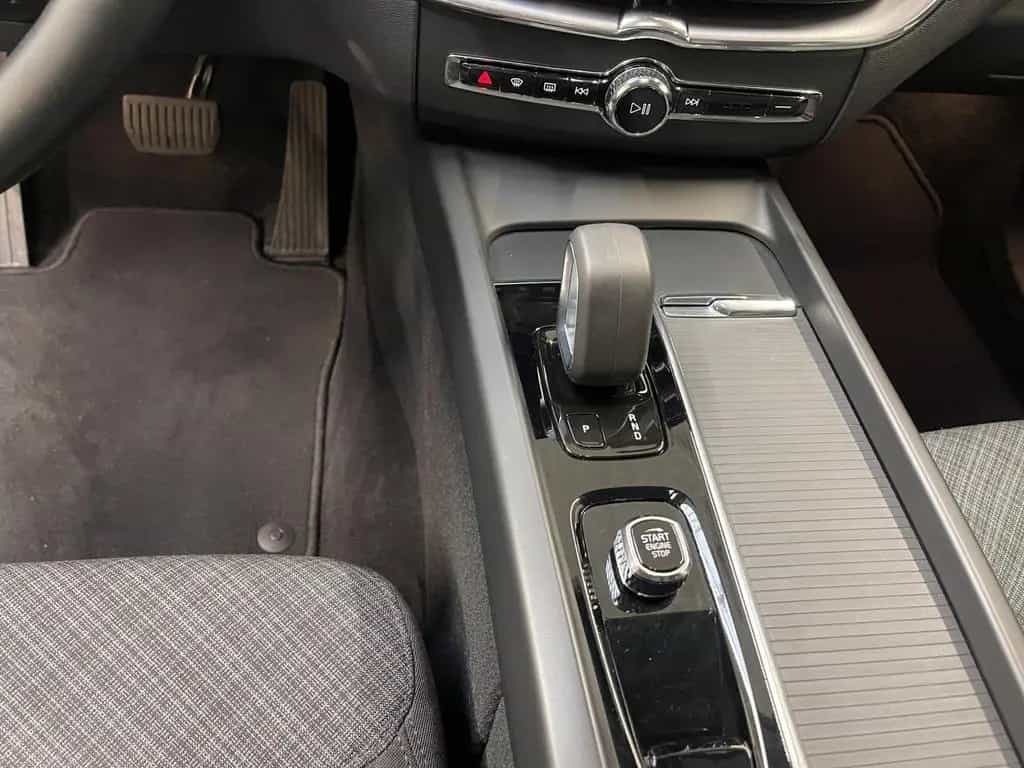 Volvo XC60 B4 (Diesel) Momentum Pro AUT Kam. Navi LED 01/2022-photo-13