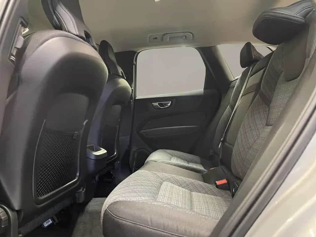 Volvo XC60 B4 (Diesel) Momentum Pro AUT Kam. Navi LED 01/2022-photo-14