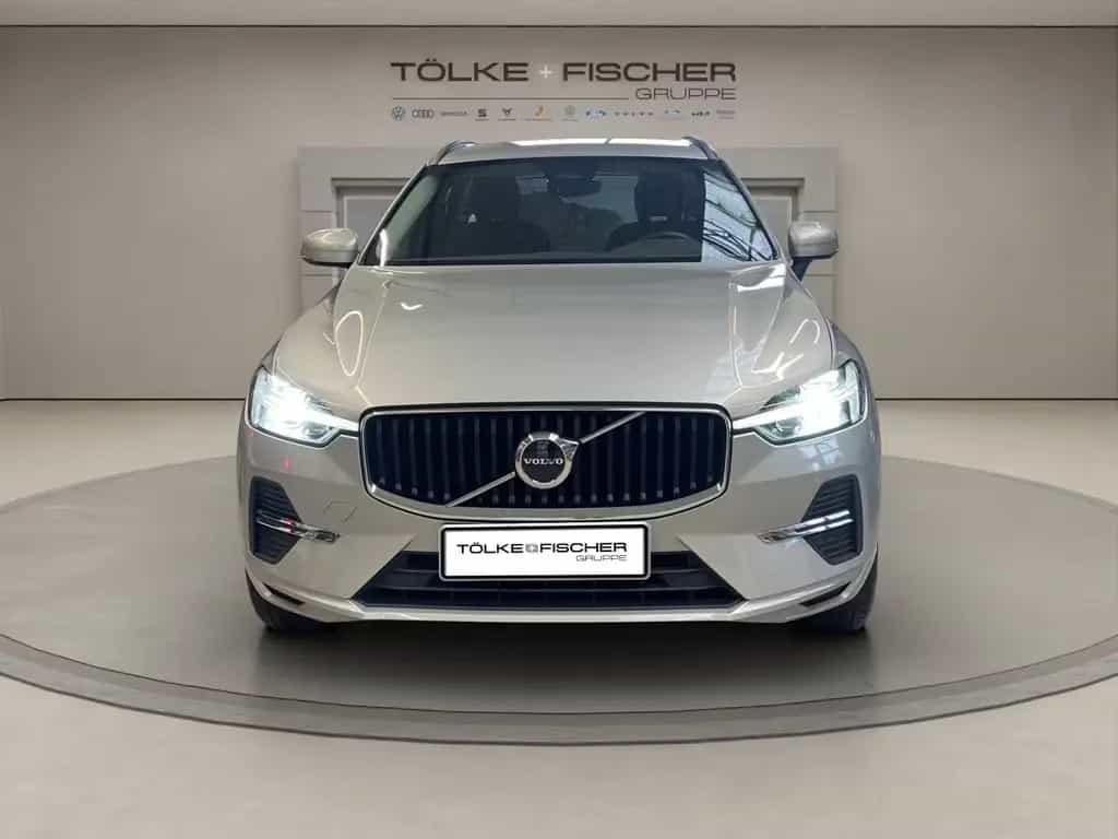 Volvo XC60 B4 (Diesel) Momentum Pro AUT Kam. Navi LED 01/2022-photo-2