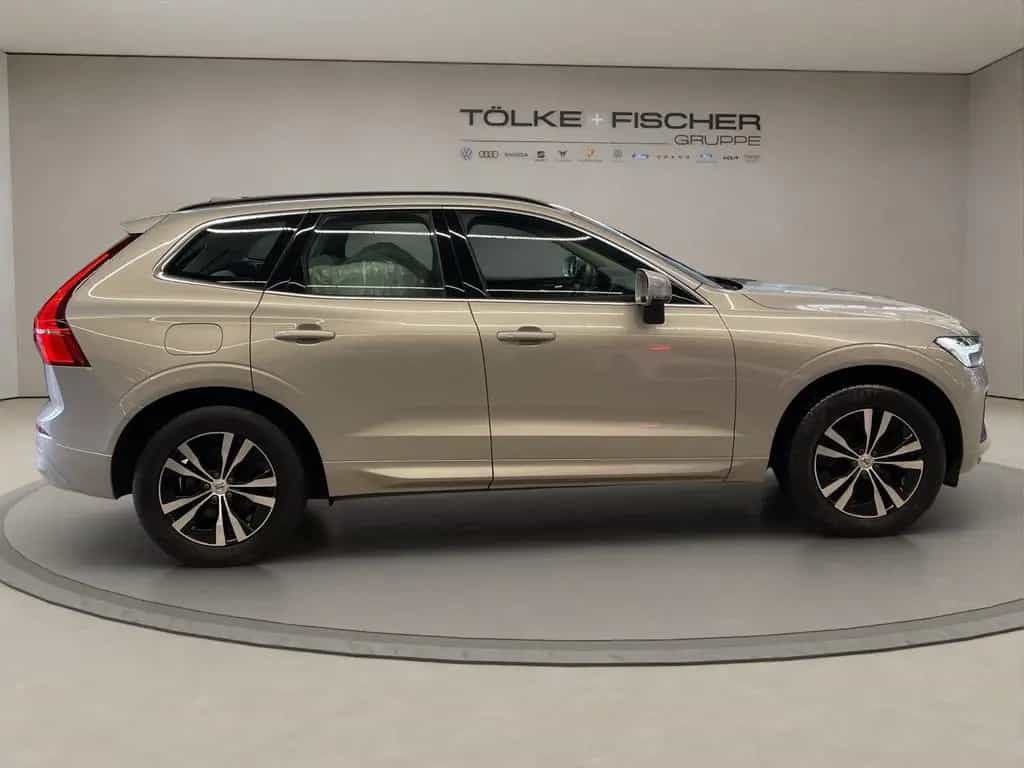 Volvo XC60 B4 (Diesel) Momentum Pro AUT Kam. Navi LED 01/2022-photo-5