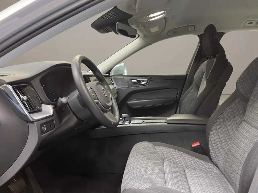 Volvo XC60 B4 (Diesel) Momentum Pro AUT Kam. Navi LED 01/2022-photo-7