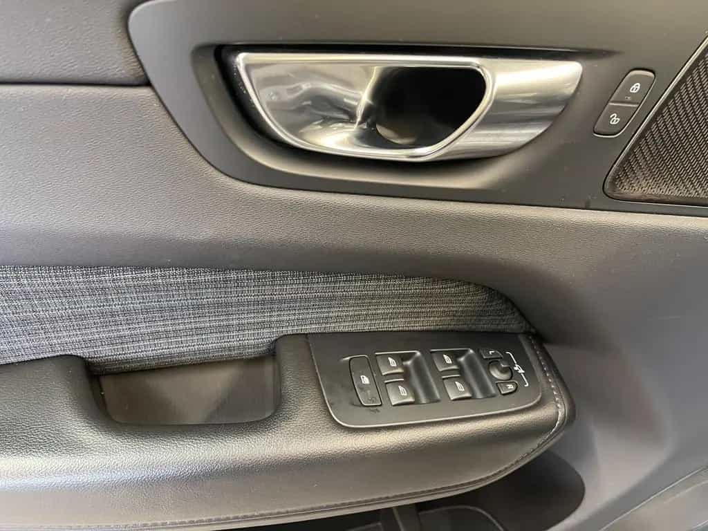 Volvo XC60 B4 (Diesel) Momentum Pro AUT Kam. Navi LED 01/2022-photo-8