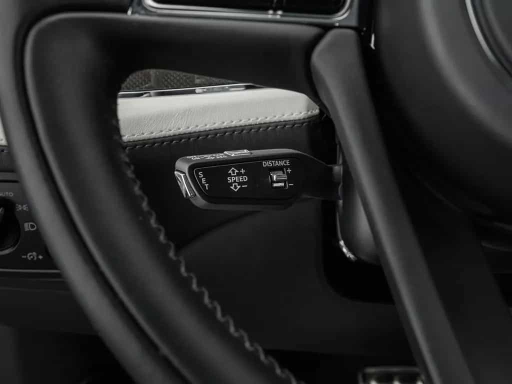 Bentley Bentayga V8 Design Series 11/2020-photo-15