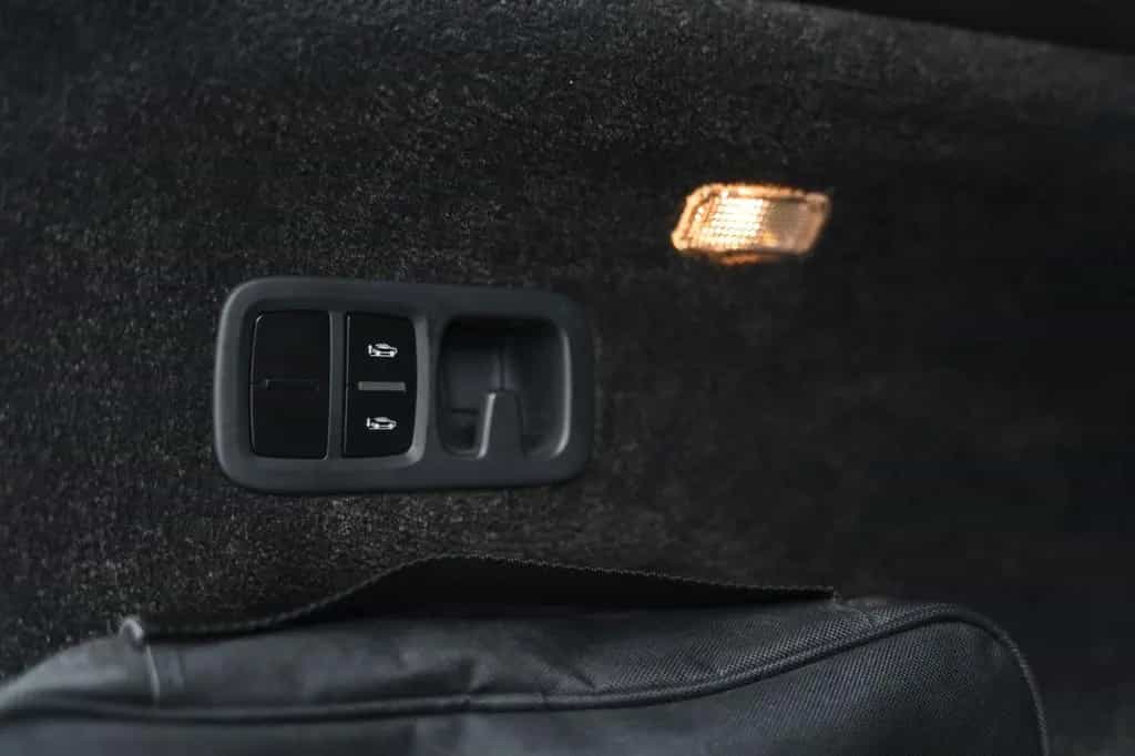 Bentley Bentayga 6.0 W12 - first hand, 30 900 kms 03/2018-photo-21