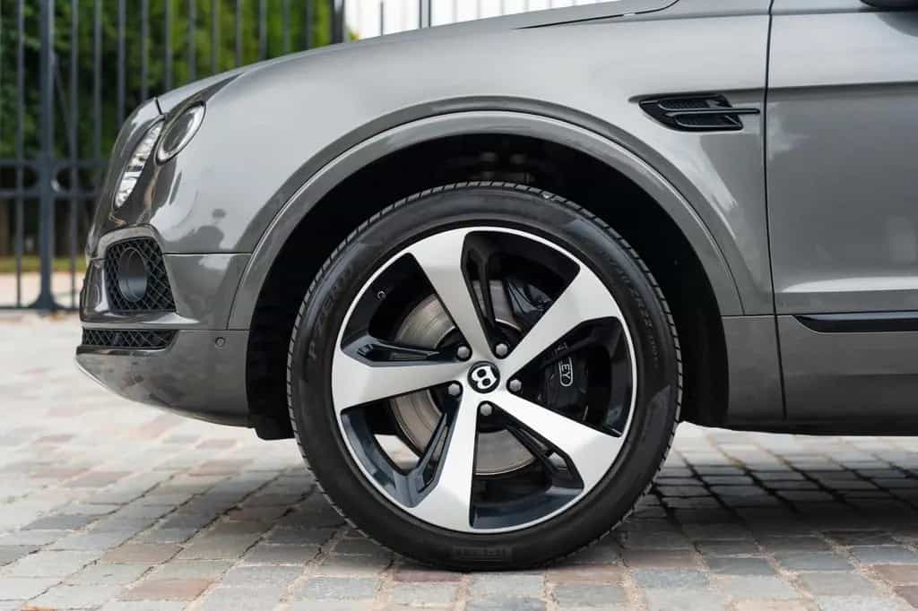 Bentley Bentayga 6.0 W12 - first hand, 30 900 kms 03/2018-photo-4