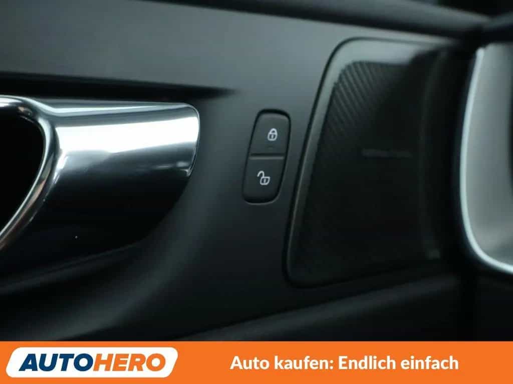 Volvo XC60 2.0 T5 R-Design AWD Aut.*NAVI*TEMPO*CAM* 12/2018-photo-31