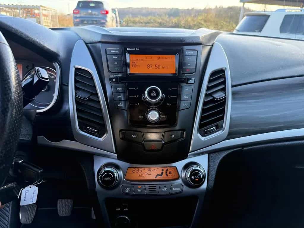 Ssangyong Korando Quartz 4x4 *SHZ,AHK,ALU,TOP* 04/2015-photo-4