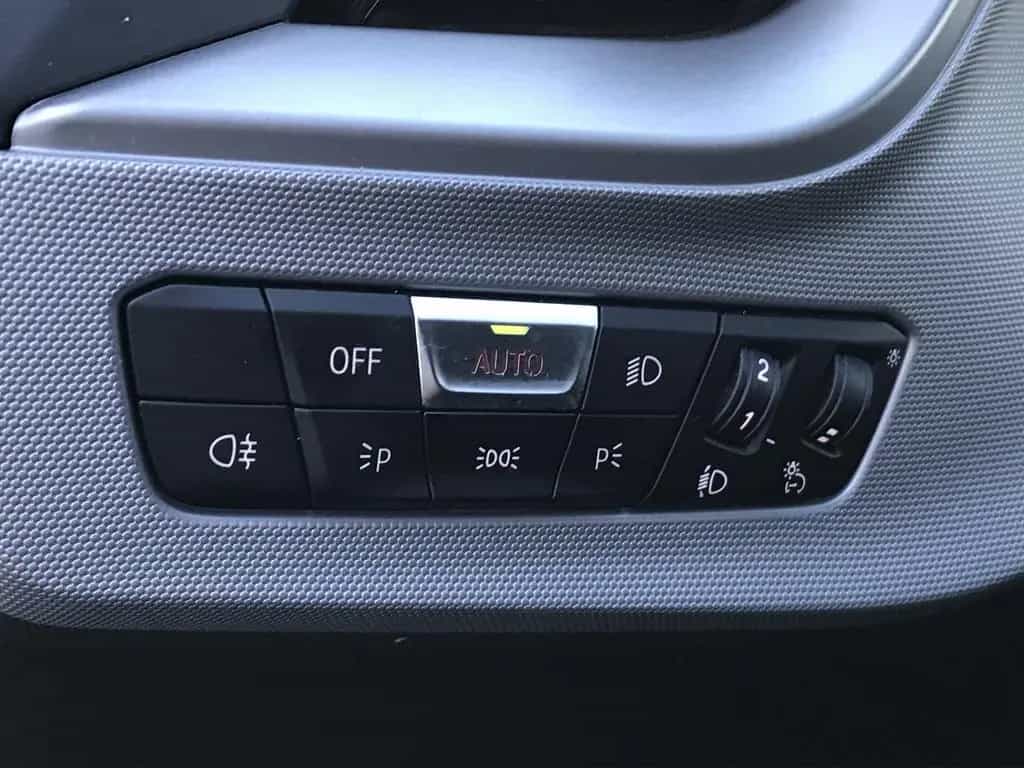BMW 118 i Advantage DAB LED WLAN Tempomat Shz PDC 06/2024-photo-11