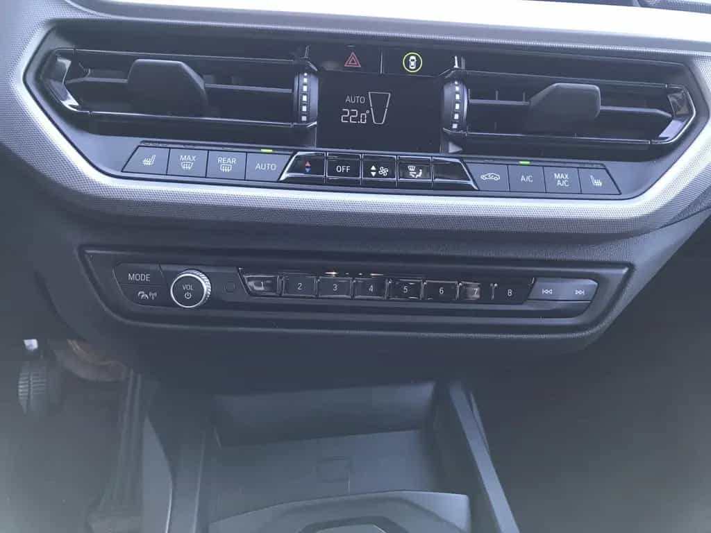BMW 118 i Advantage DAB LED WLAN Tempomat Shz PDC 06/2024-photo-16