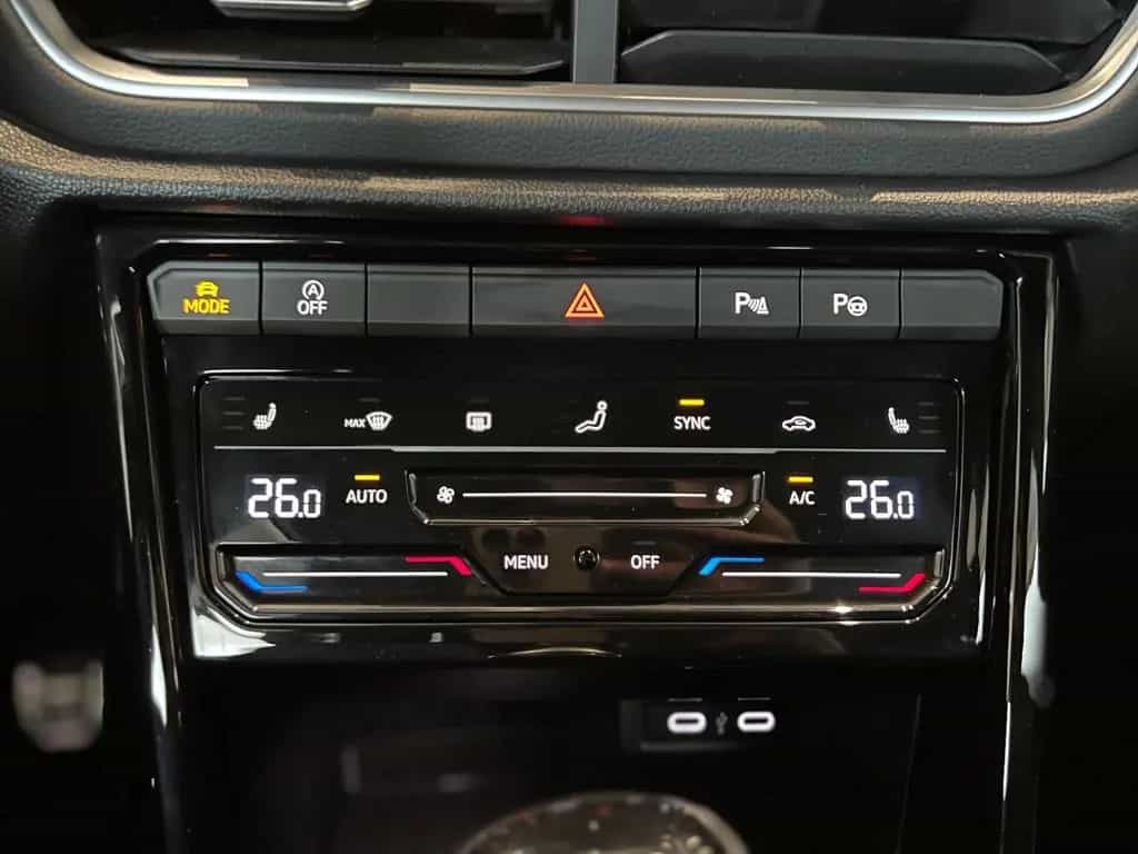 Volkswagen T-Roc R-Line/KAMERA/NAVI/AHK/LED-SCHEINWERFER 12/2022-photo-23