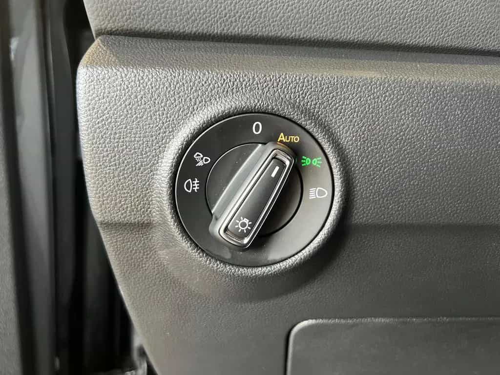 Volkswagen T-Roc R-Line/KAMERA/NAVI/AHK/LED-SCHEINWERFER 12/2022-photo-31