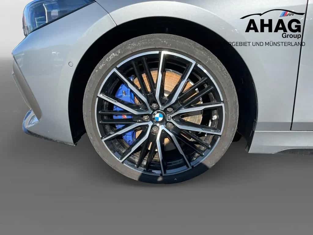BMW M135 xDrive Limousine 12/2022-photo-11