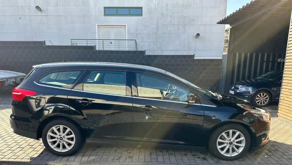 Ford Focus Turnier Titanium 05/2015-photo-2