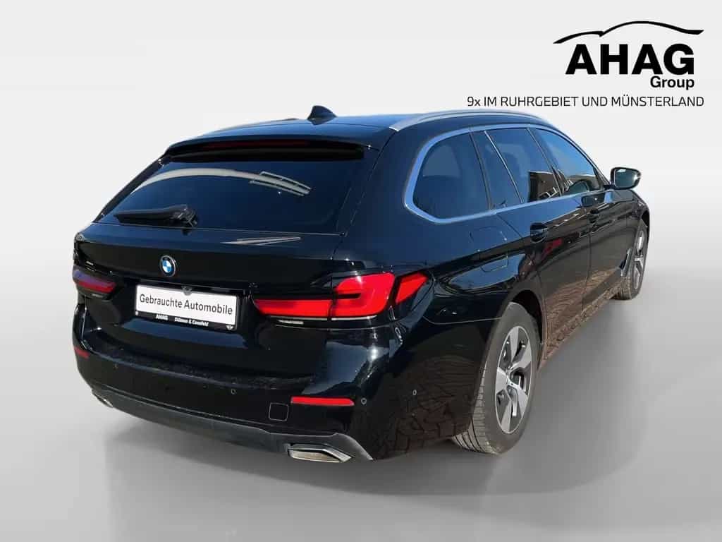 BMW 5 Series i Touring 11/2021-photo-3