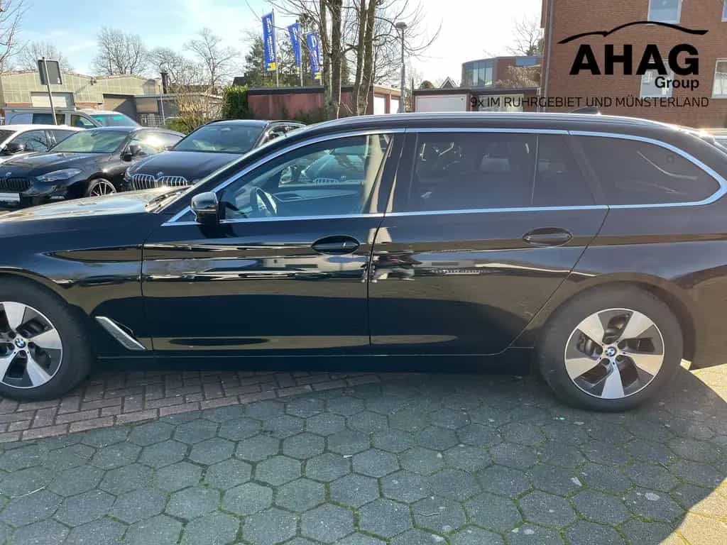 BMW 5 Series i Touring 11/2021-photo-5