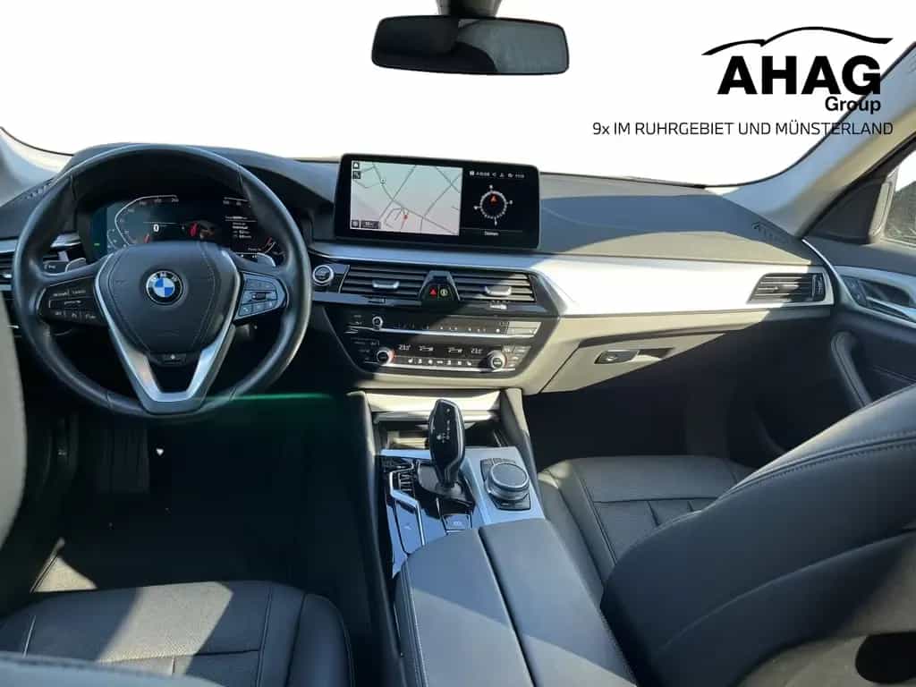 BMW 5 Series i Touring 11/2021-photo-8