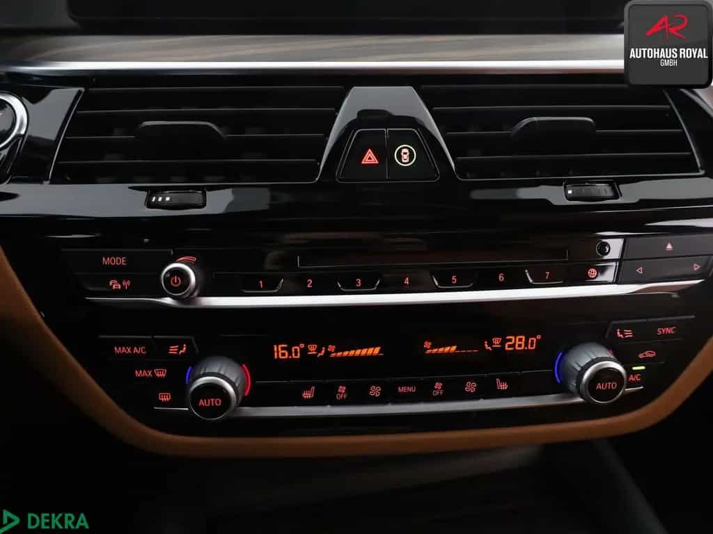 BMW 5 Series 530 i T SPORT LINE SHADOW KEYLESS,H/K,KAMERA,SH 09/2017-photo-22