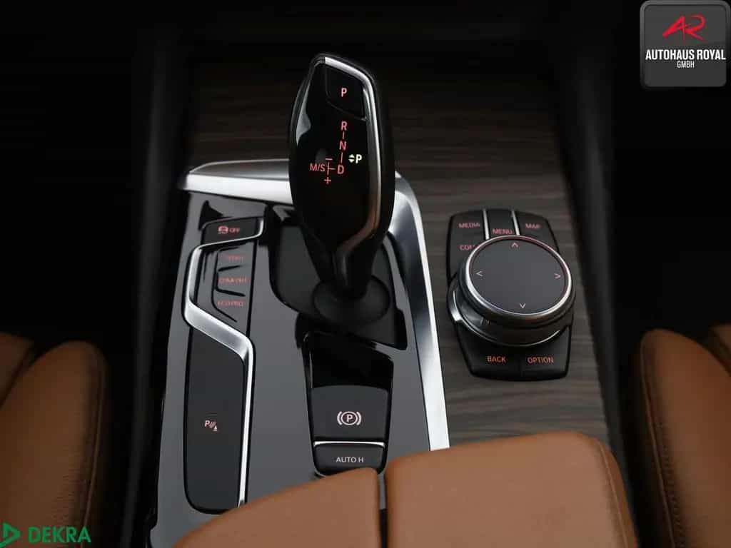 BMW 5 Series 530 i T SPORT LINE SHADOW KEYLESS,H/K,KAMERA,SH 09/2017-photo-23