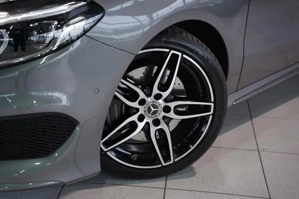 Mercedes-Benz B-Class 220 4M AMG Line 1.Hand *Pano *Kamera *Night 05/2018-photo-2