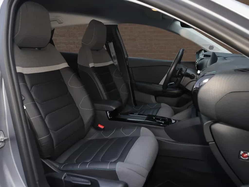 Citroën C4 PT 130 EAT 8 MAX 01/2024-photo-8