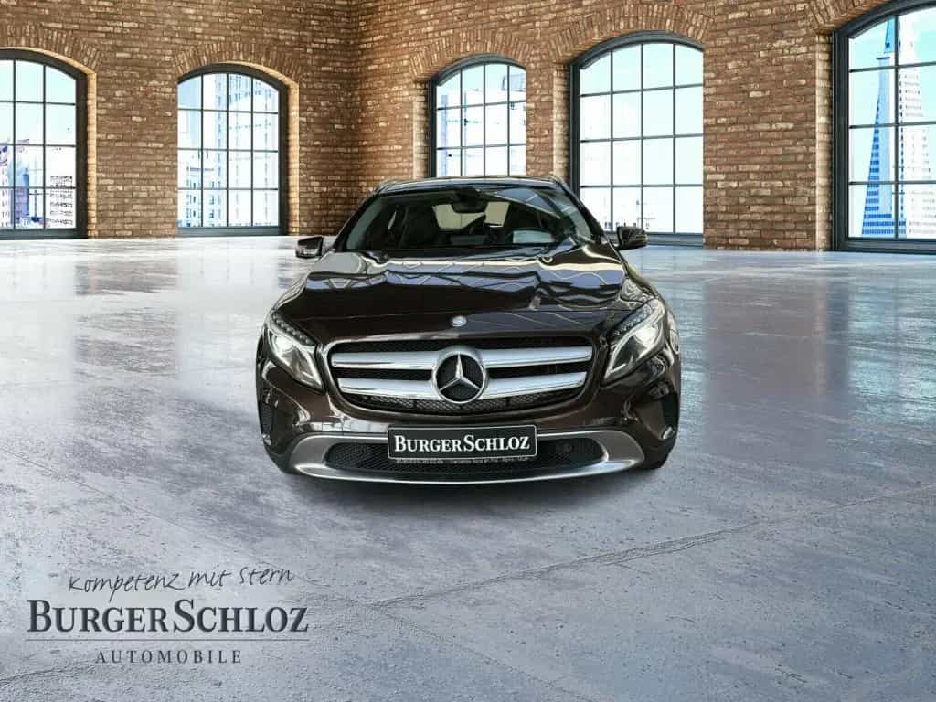 Mercedes-Benz GLA 180 Urban BiXenon KlimaA LM PDC ParkAss SHZ 09/2015-photo-1