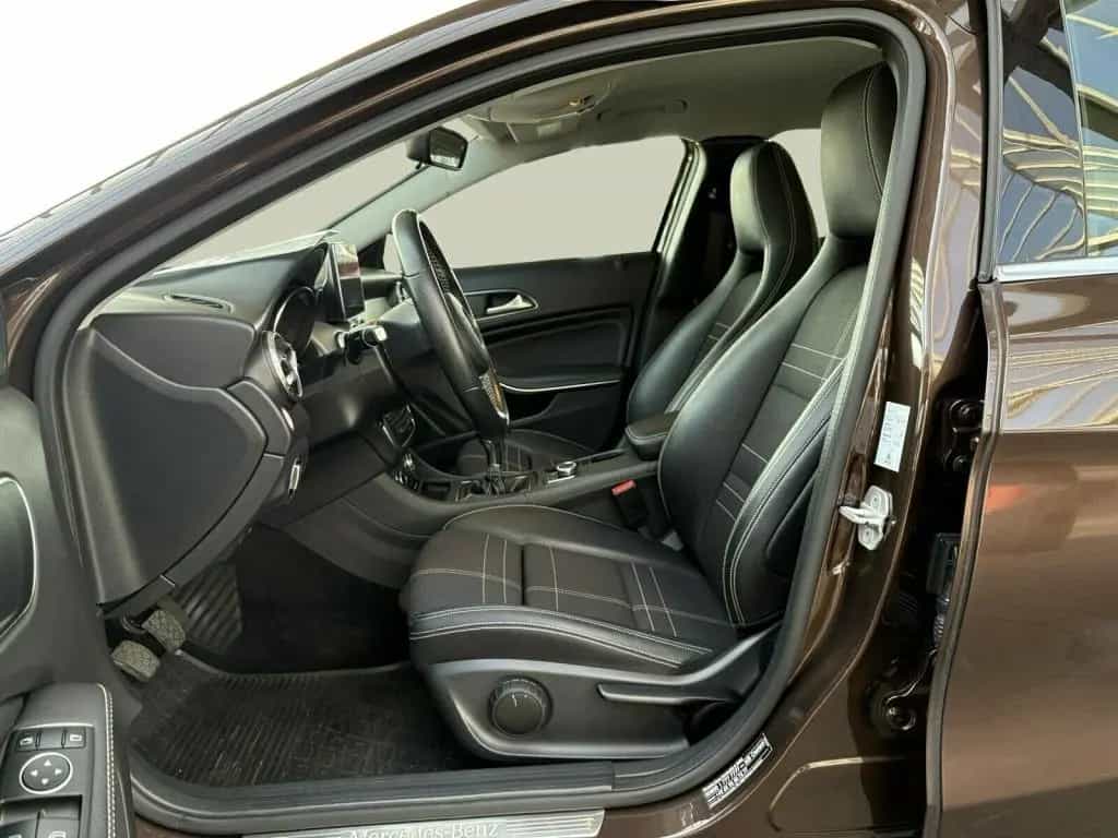 Mercedes-Benz GLA 180 Urban BiXenon KlimaA LM PDC ParkAss SHZ 09/2015-photo-11