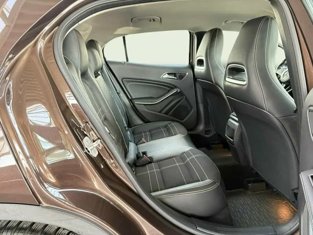Mercedes-Benz GLA 180 Urban BiXenon KlimaA LM PDC ParkAss SHZ 09/2015-photo-12