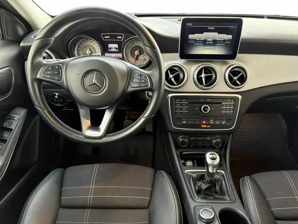 Mercedes-Benz GLA 180 Urban BiXenon KlimaA LM PDC ParkAss SHZ 09/2015-photo-13