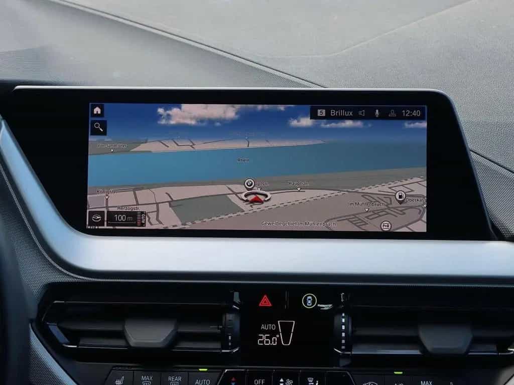 BMW 1 Series 118i Advantage Sitzheizung DAB LED 12/2022-photo-10