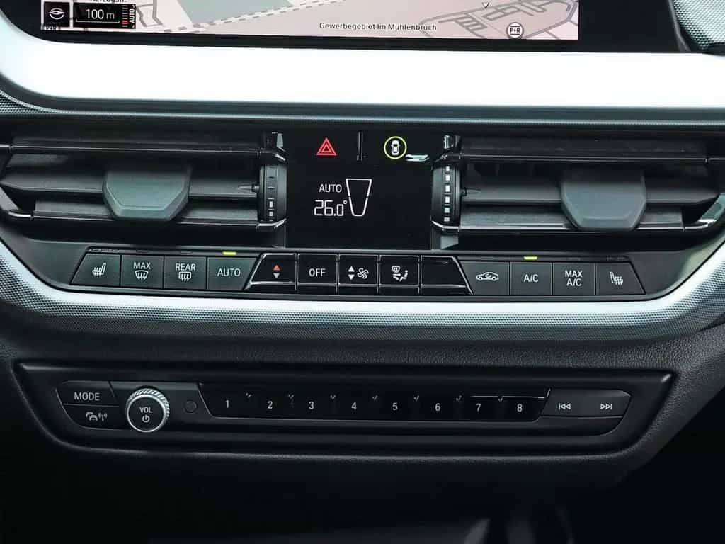 BMW 1 Series 118i Advantage Sitzheizung DAB LED 12/2022-photo-12