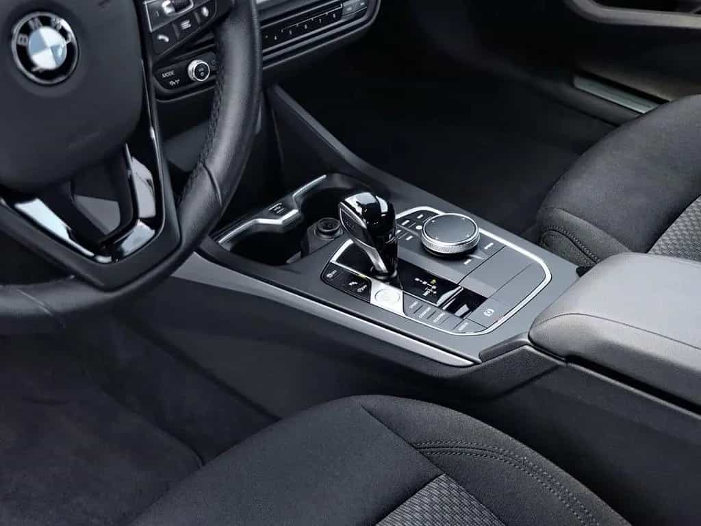 BMW 1 Series 118i Advantage Sitzheizung DAB LED 12/2022-photo-13