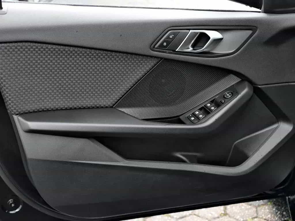 BMW 1 Series 118i Advantage Sitzheizung DAB LED 12/2022-photo-15