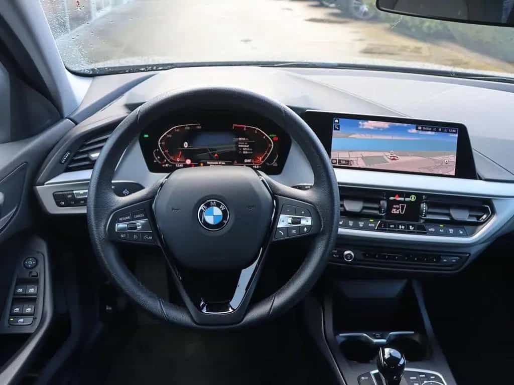 BMW 1 Series 118i Advantage Sitzheizung DAB LED 12/2022-photo-9